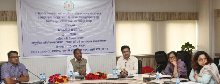 एससी-एसटी वर्ग के लोगो को संवेदनशीलता के साथ शासन की योजनाओं से करें लाभान्वित : रामविचार नेताम