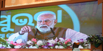 प्रधानमंत्री नरेंद्र मोदी ने आज अपने जन्मदिन के मौके पर छत्तीसगढ़ राज्य के 5 लाख 11 हजार से अधिक आवासहीन परिवारों को मकान निर्माण के लिए 2044 करोड़ रुपये की राशि का ऑनलाइन हस्तांतरण किया