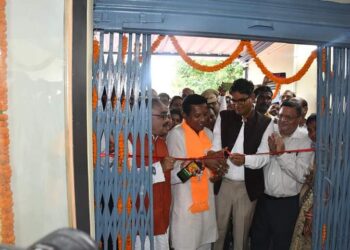 वित्त मंत्री ओ. पी. चौधरी ने सरिया में अपेक्स बैंक शाखा का उद्घाटन किया