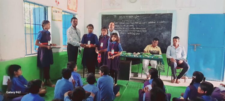 छुईहा स्कूल में बच्चों का बैंक अफलातून की सातवीं वर्षगाँठ मनाई गई